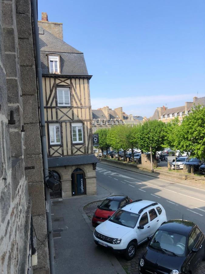 L'Aparthe Dinan - Vue Sur La Place Du Marche Екстер'єр фото