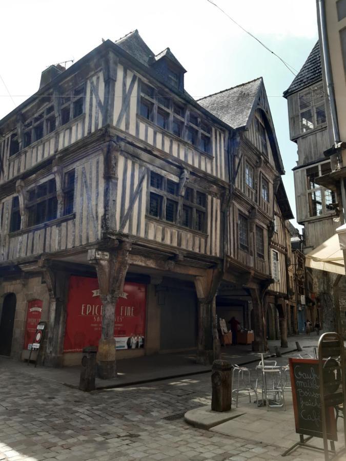 L'Aparthe Dinan - Vue Sur La Place Du Marche Екстер'єр фото